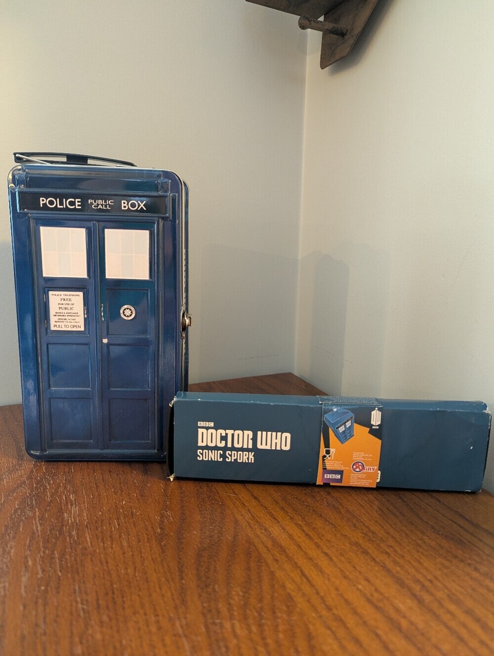 Doctor Who Police Public Call Box Tardis Metal Tin & Doctor Who Sonic Spork